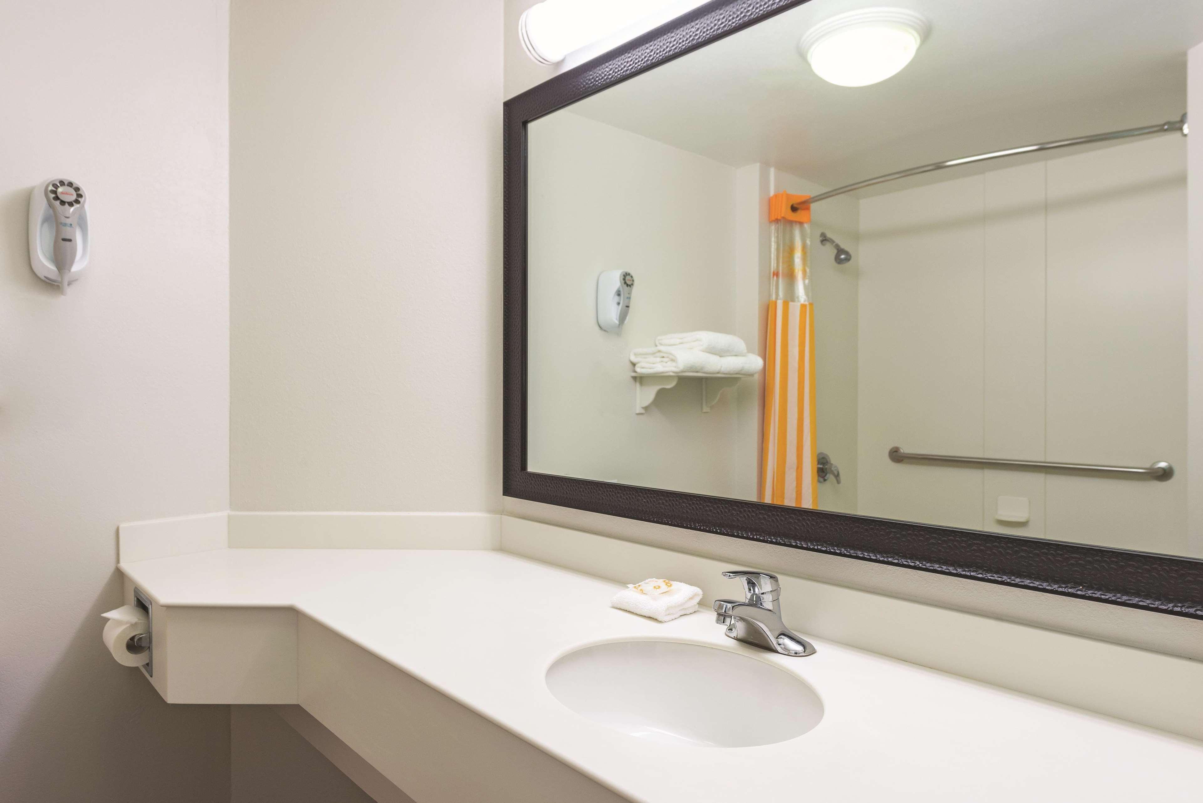 Hotel La Quinta By Wyndham St. Louis Westport Maryland Heights Esterno foto